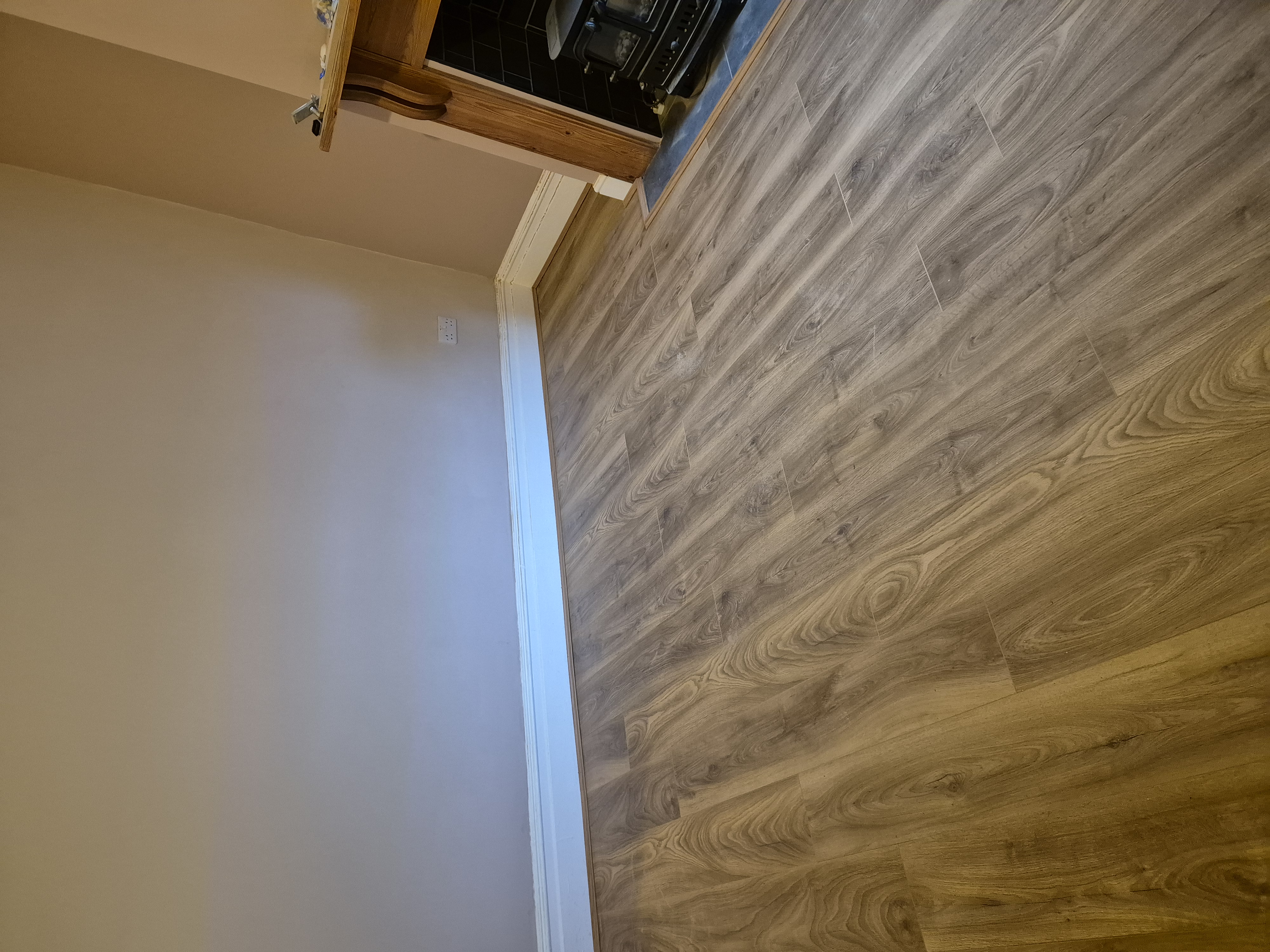 Laminate flooring raunds. 